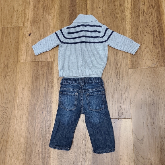 Baby Gap sweater and blue jeans - Picture 2 of 2